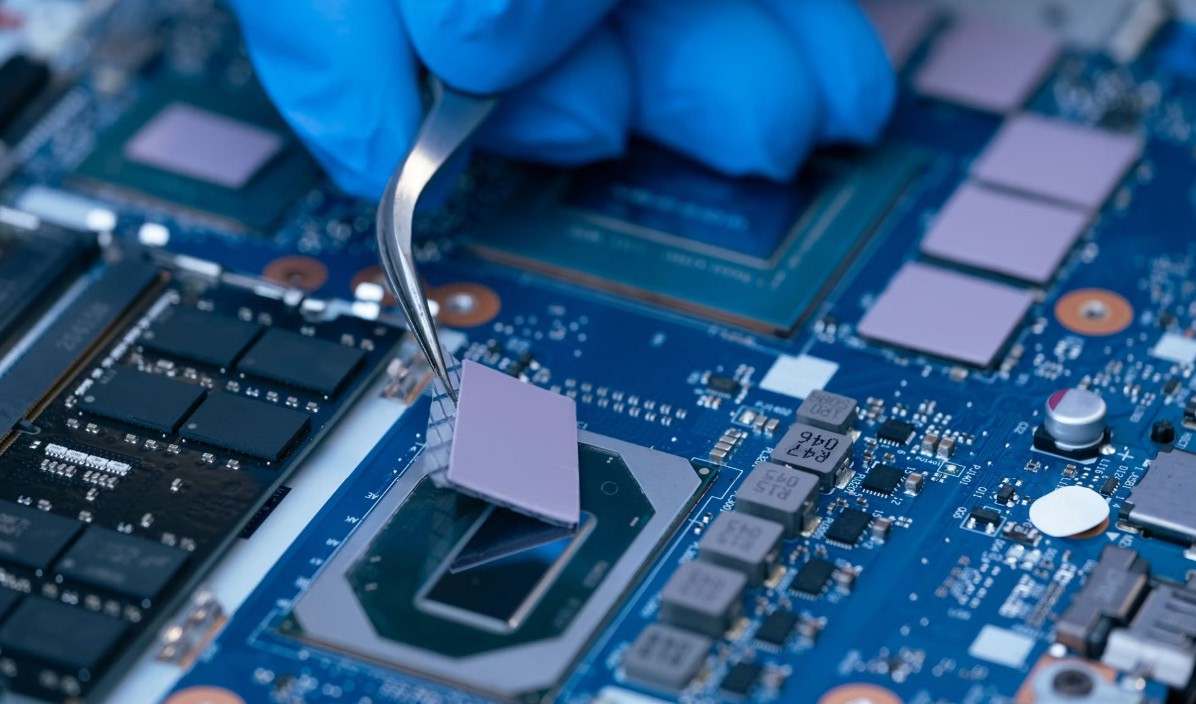 Applying a thermal pad to a PCB